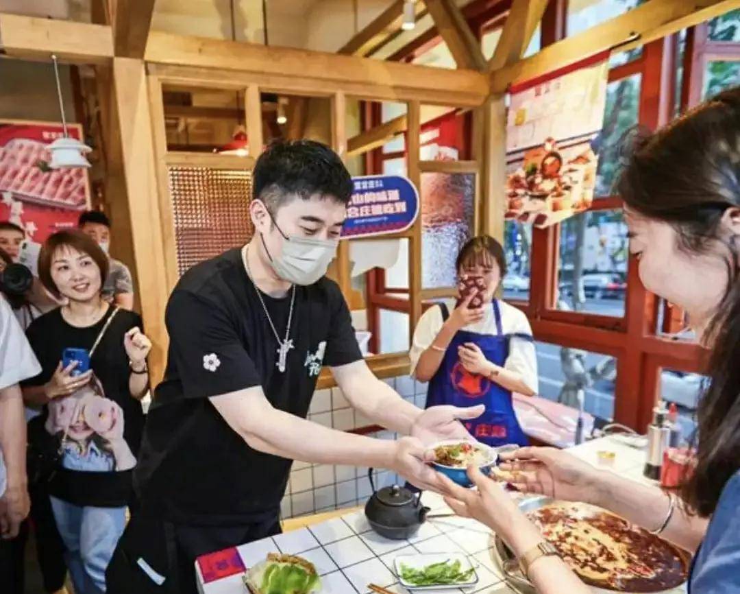 中国明星最近被扒出黑料的有哪些人呢,_娱乐圈明星黑料_辣木洋子演技评价