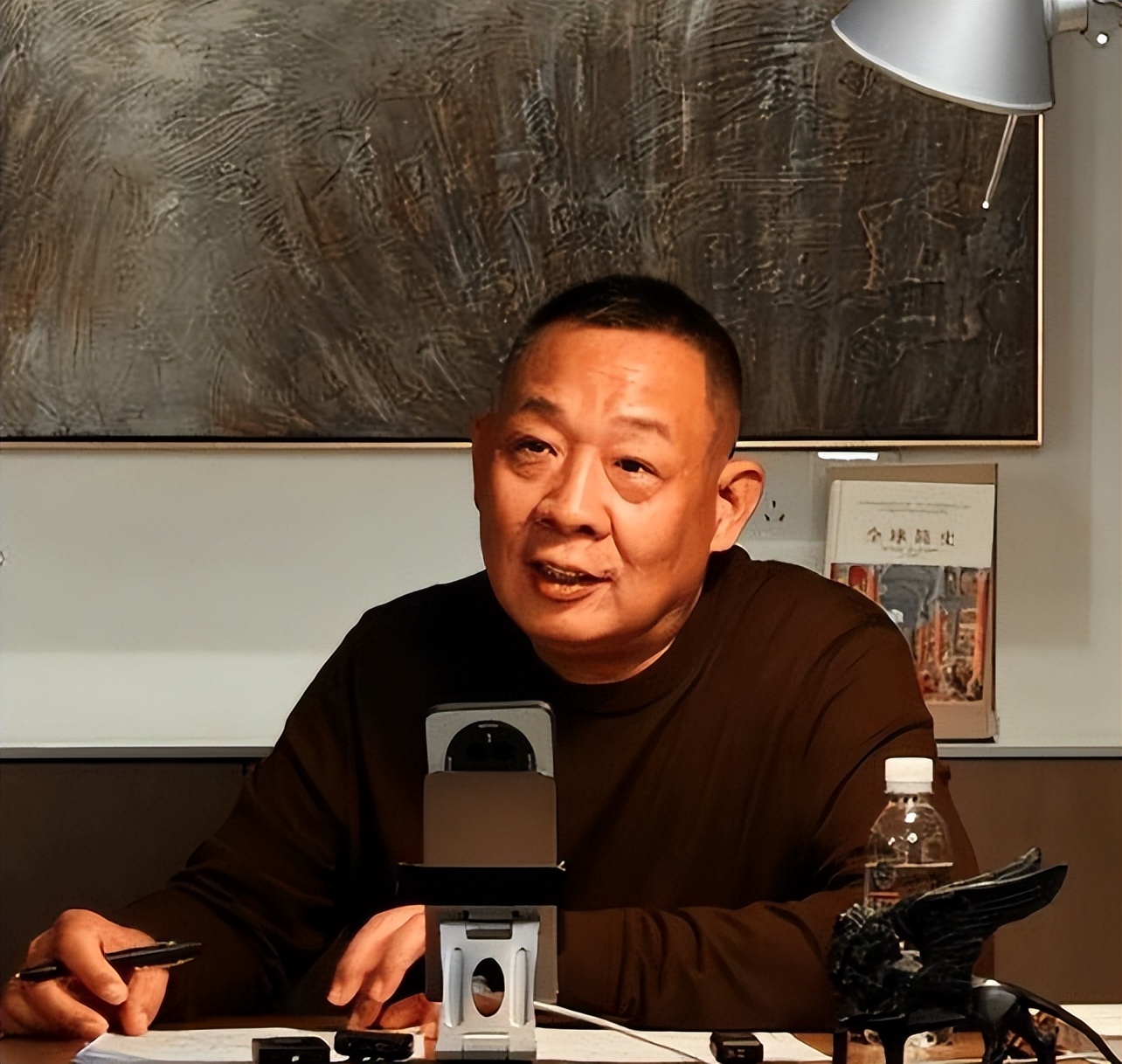 明星老能上热点,_影视行业专业精神流失_明星带货线上趋势
