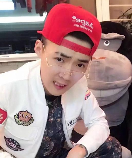 快手网红“人红是非多”，方丈徒弟被“痛打”！所有矛头指向仙洋